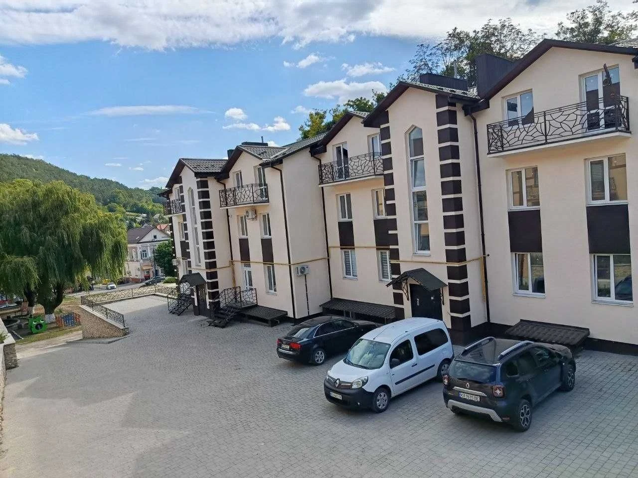 Продаж 2-кімнатної квартири 51,5 м² у центрі Кременця з видо