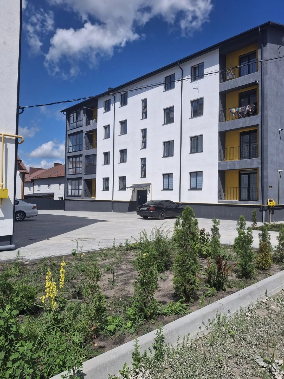 Продаж 2-кімнатної квартири з власним гаражем у м. Кременець