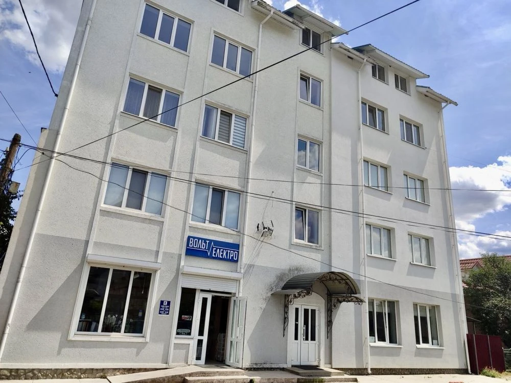 Продається 4-кімнатна 2-рівнева квартира в новобудові . Чорт
