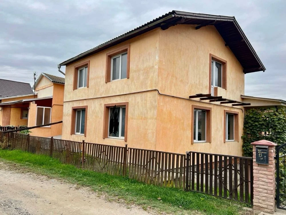 Apartment for sale in a two-story building. Chortkov
