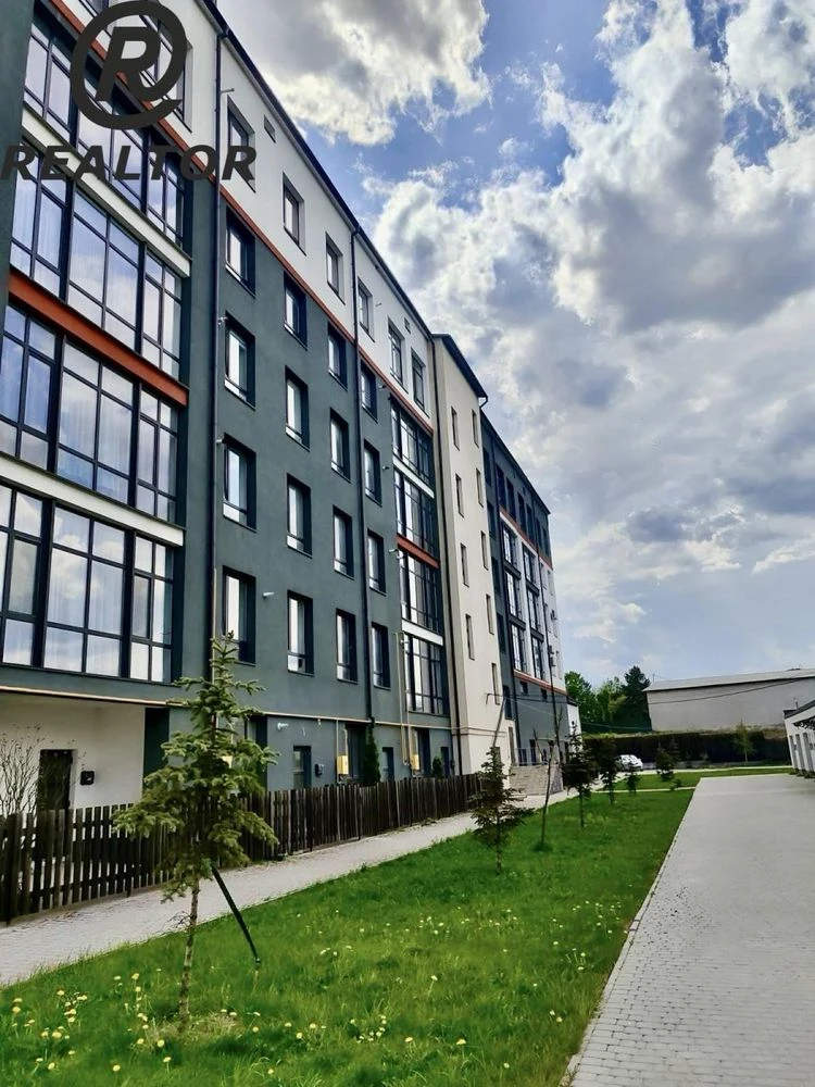 Продається 3-кімнатна квартира з гаражем в новобудові. Чортк