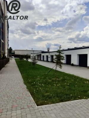 Продається 3-кімнатна квартира з гаражем в новобудові. Чортк