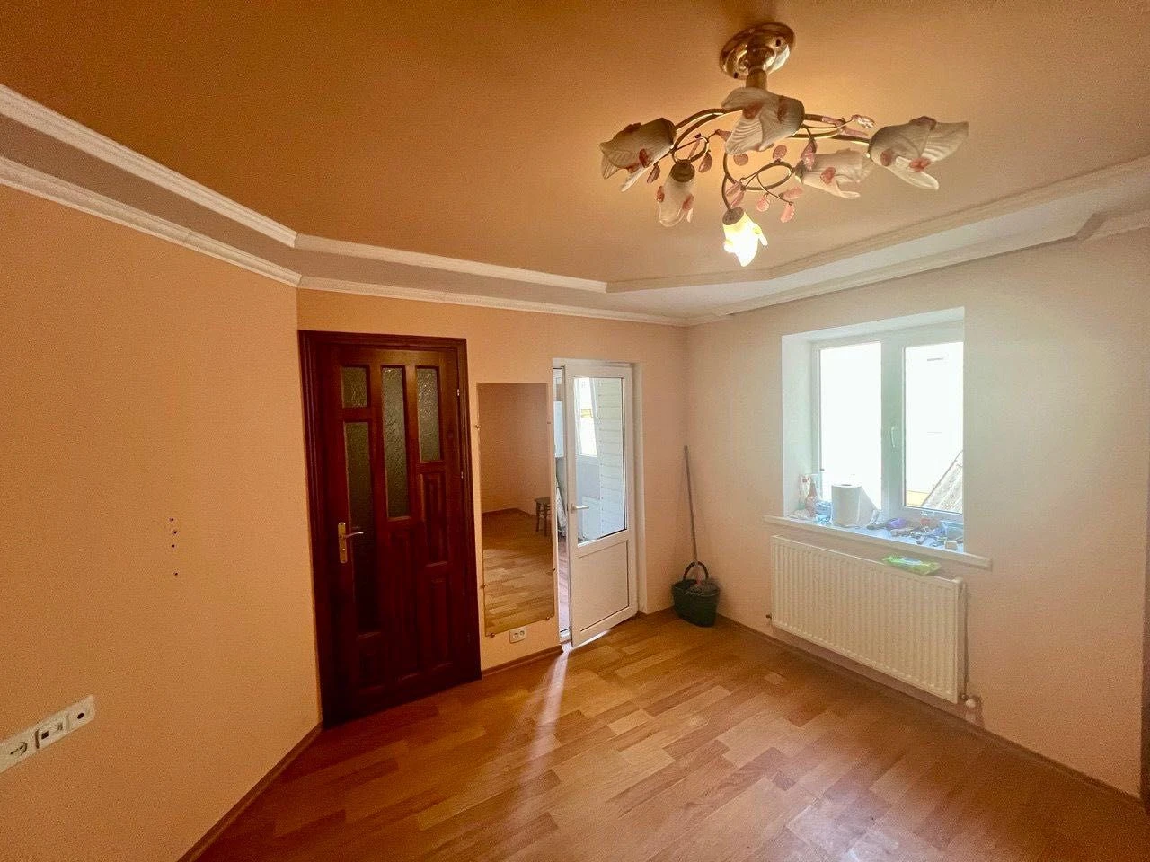 Продається 2-кімнатна квартира в самому центрі міста. Чорткі