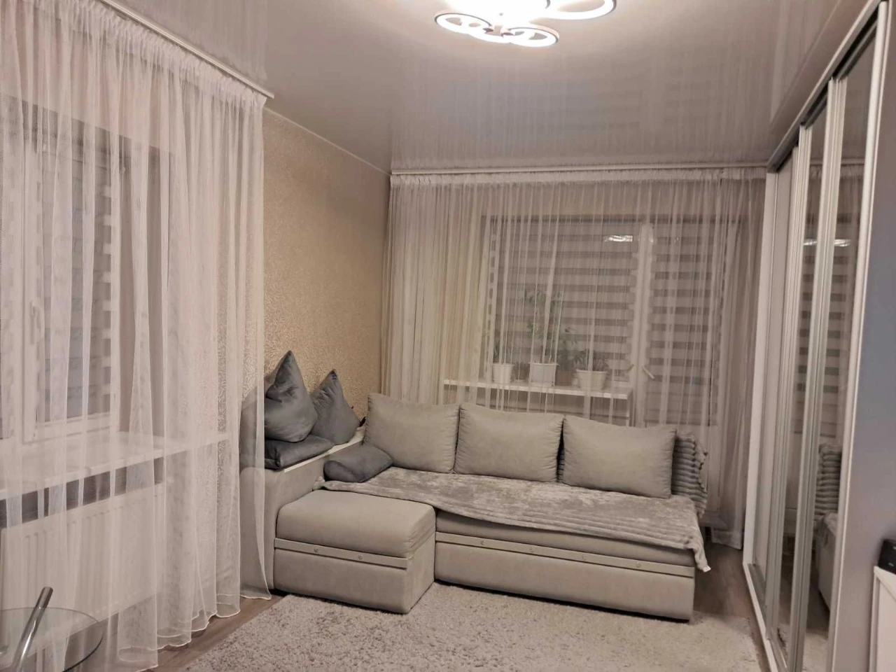 Продам квартиру з ремонтом , меблями та технікою