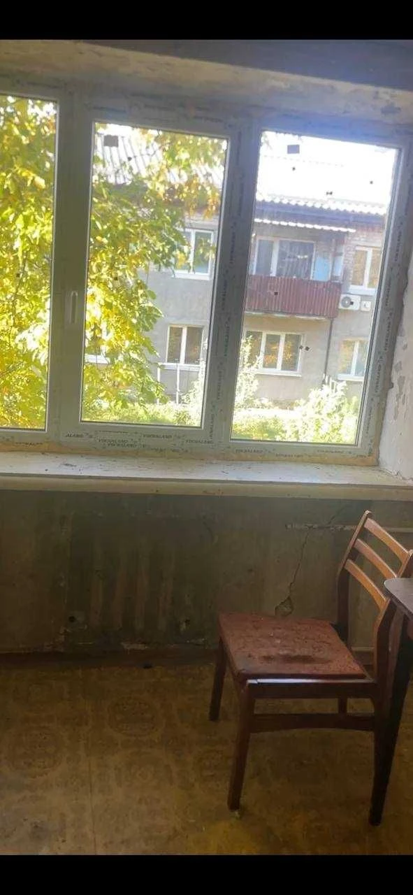 Срочно продам 2 х ком квартиру в Дергачах  1/2 эт кирпичный