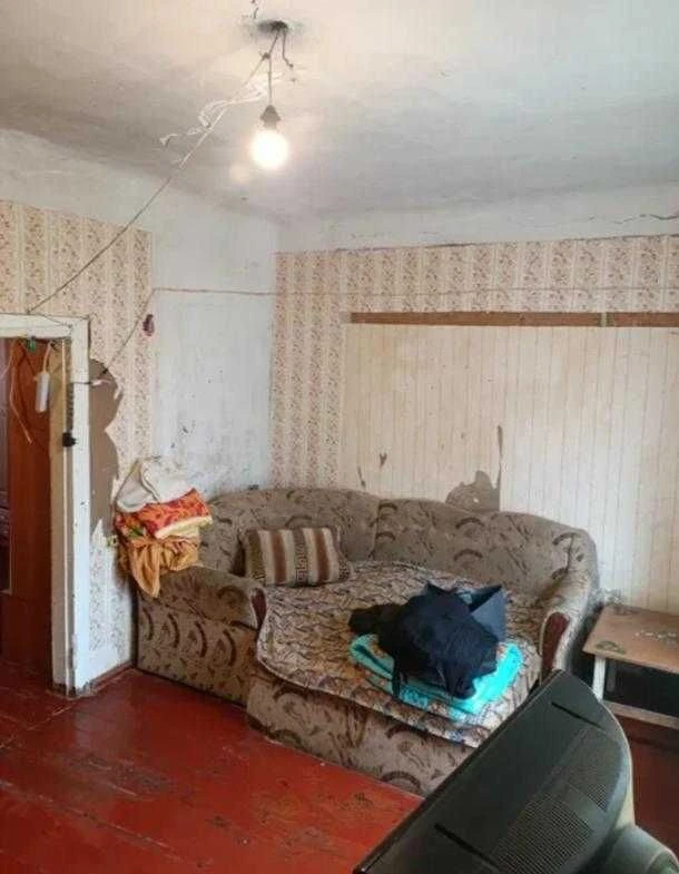 Продам 2-х кімнатну квартиру в Дергачах, р-н центру.