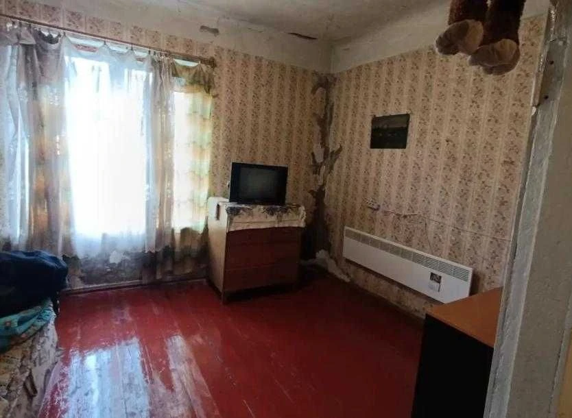 Продам 2-х кімнатну квартиру в Дергачах, р-н центру.