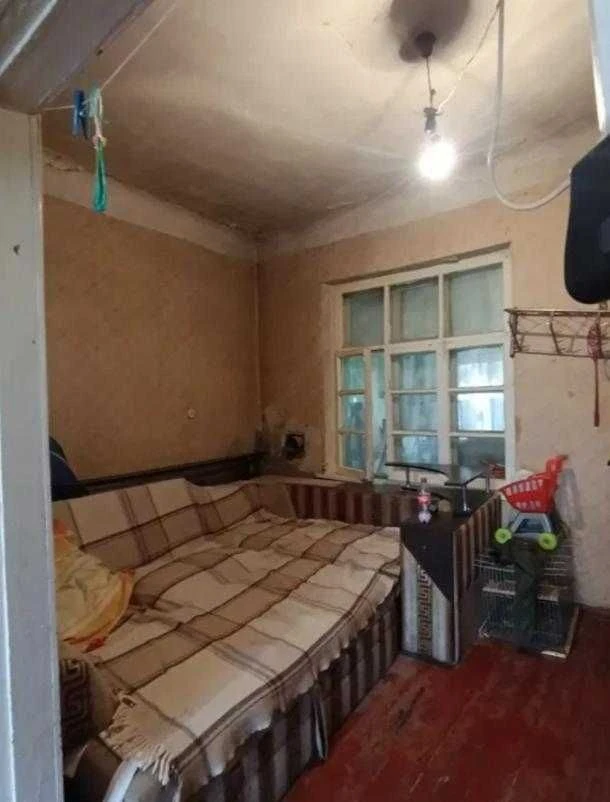 Продам 2-х кімнатну квартиру в Дергачах, р-н центру.