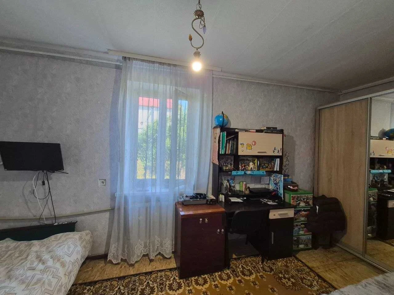 Продається 2-кімнатна квартира, м. Зміїв. Центр
