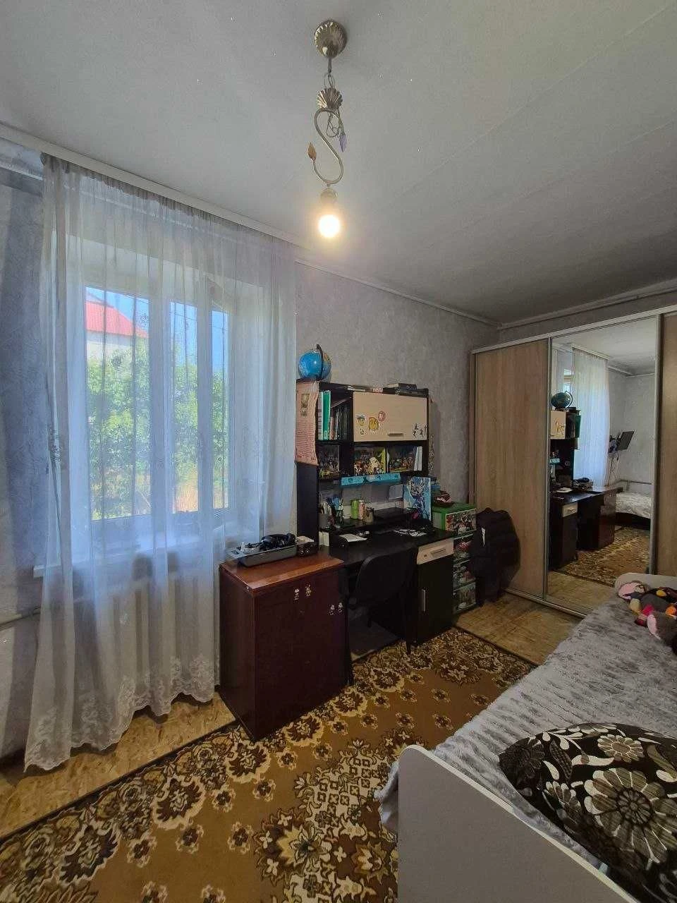 Продається 2-кімнатна квартира, м. Зміїв. Центр