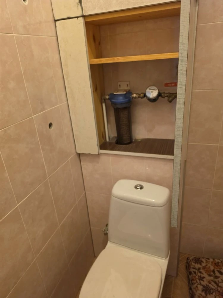 Продам 1 к кв Змиев. Центр. ЖД вокзал .