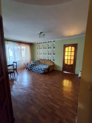 МІСТО ІЗЮМ Продається 2-х кімнатна квартира , з мебелью