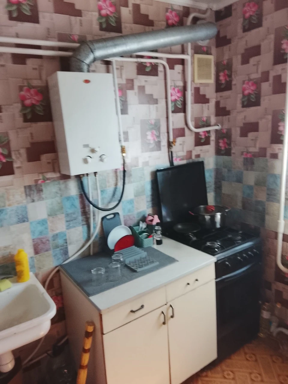 Продам однокомнатную квартиру(жд рынок)