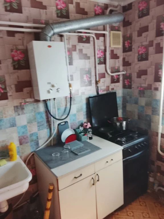 Продам однокомнатную квартиру(жд рынок)