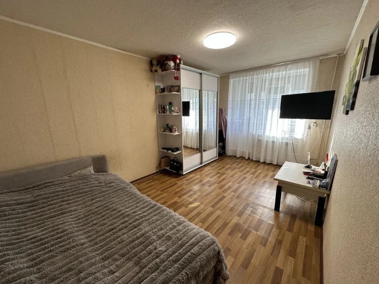 Продам 1 кімнатну квартиру  Чугуїв