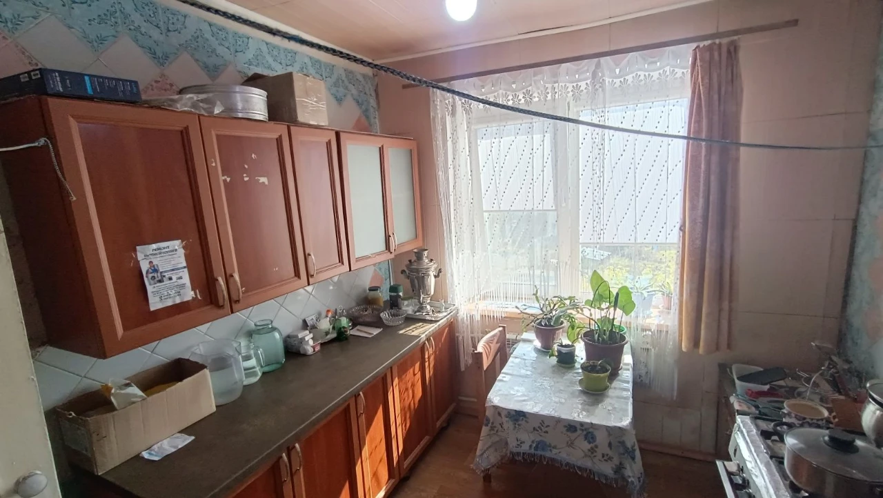 Sale of a 3-bedroom apartment, center, Chuguyev