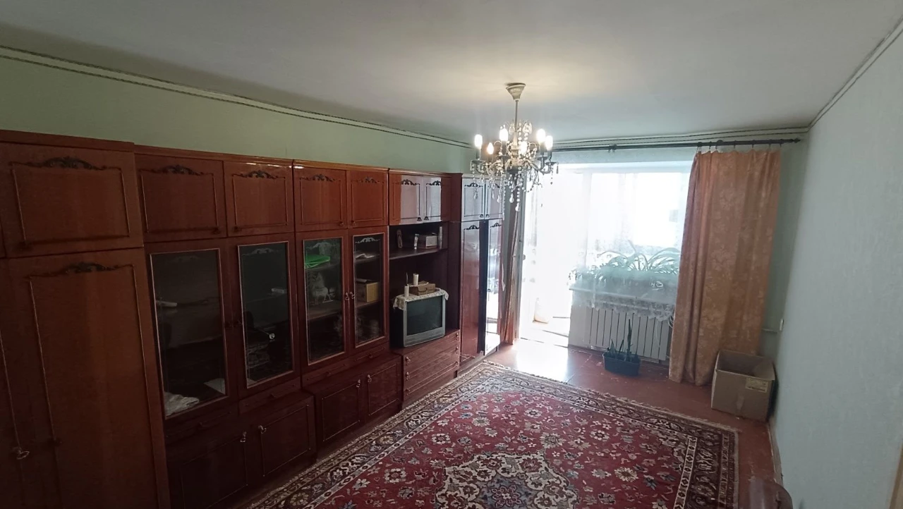 Sale of a 3-bedroom apartment, center, Chuguyev