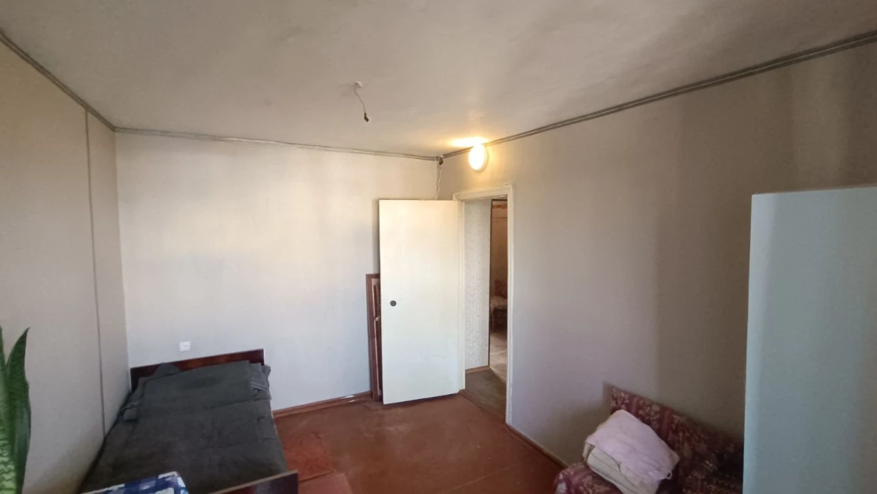 Sale of a 3-bedroom apartment, center, Chuguyev