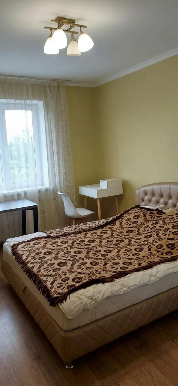 Selling 3-bedroom apartment in Aviator district