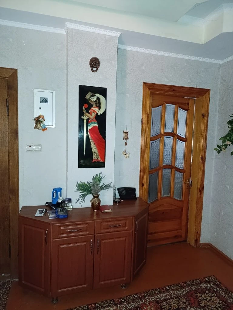 Продається чотирикімнатна квартира у Чугуєві