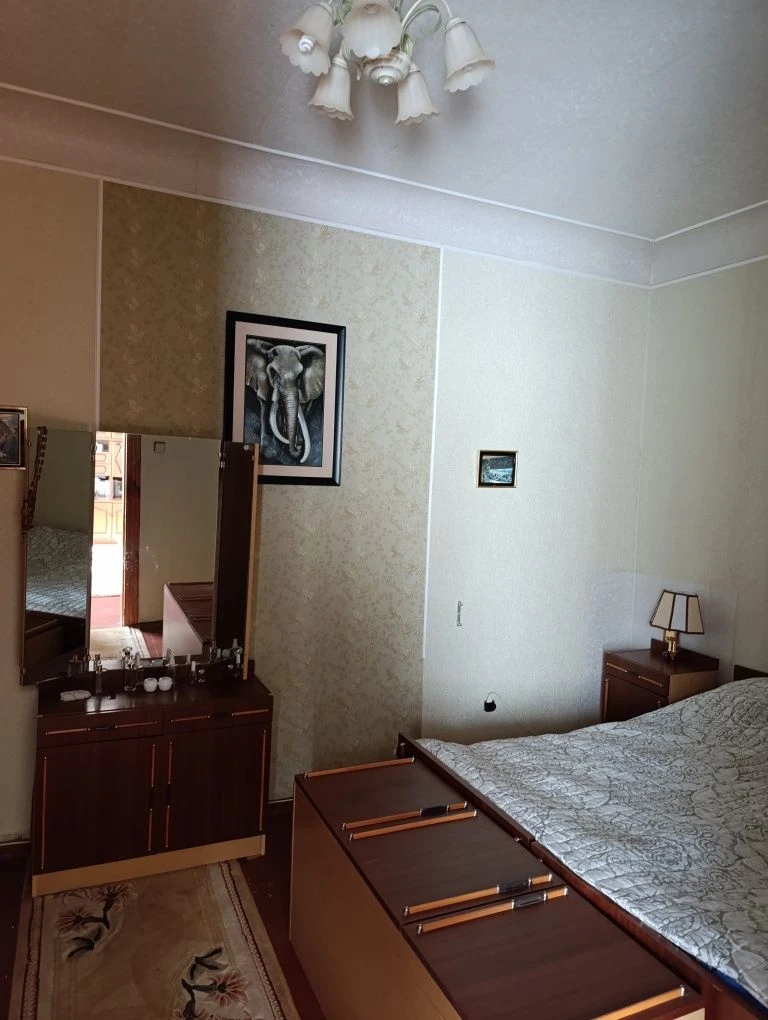 Продається чотирикімнатна квартира у Чугуєві