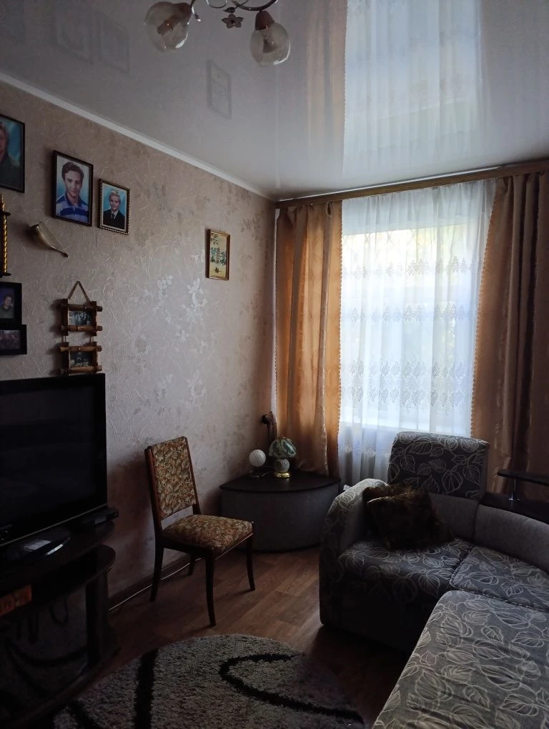 Продається чотирикімнатна квартира у Чугуєві