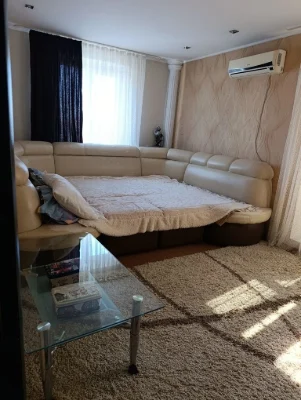 Продається 2-кімнатна квартира в районі "Здоров'я"