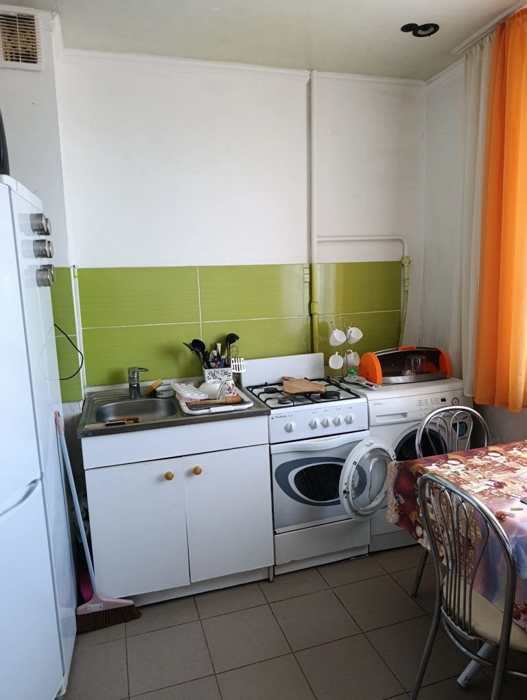 Продається 2-кімнатна квартира в районі "Здоров'я"