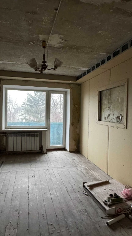 Selling a 3-room apartment in the center of Chuguev (for your unique renovation)
