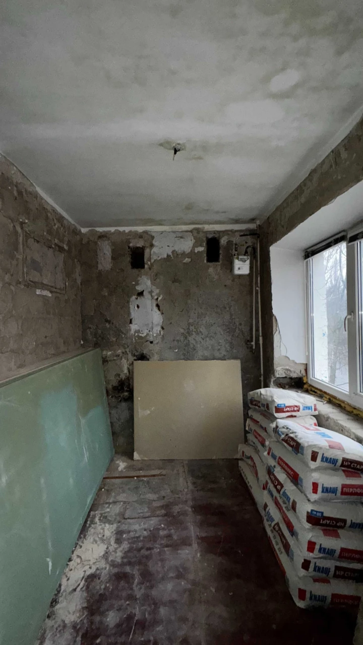 Selling a 3-room apartment in the center of Chuguev (for your unique renovation)