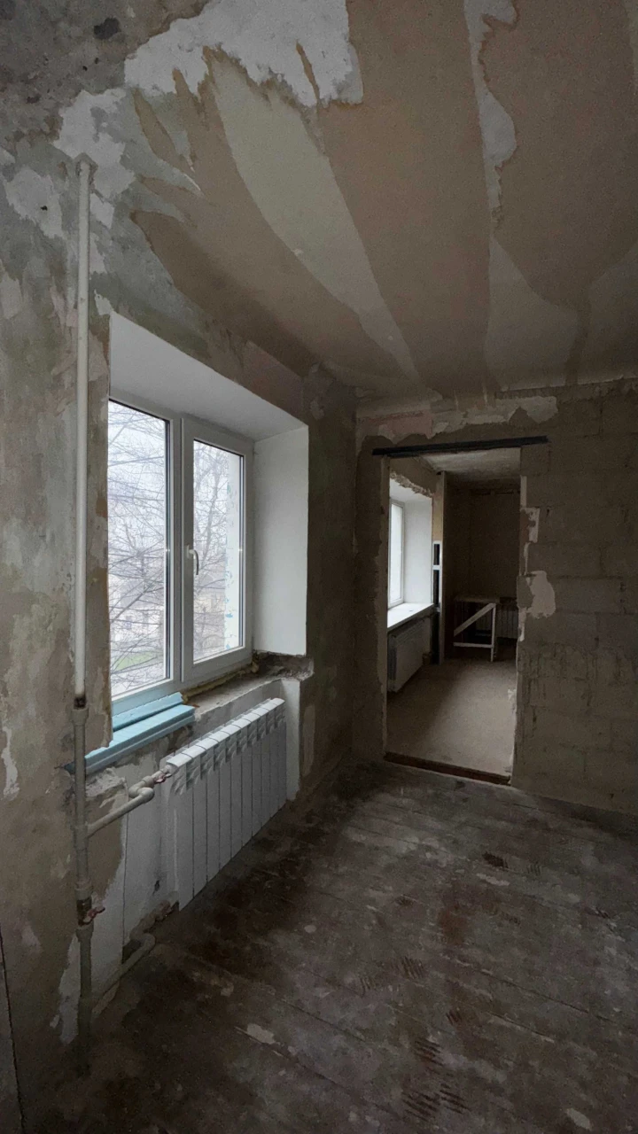 Selling a 3-room apartment in the center of Chuguev (for your unique renovation)