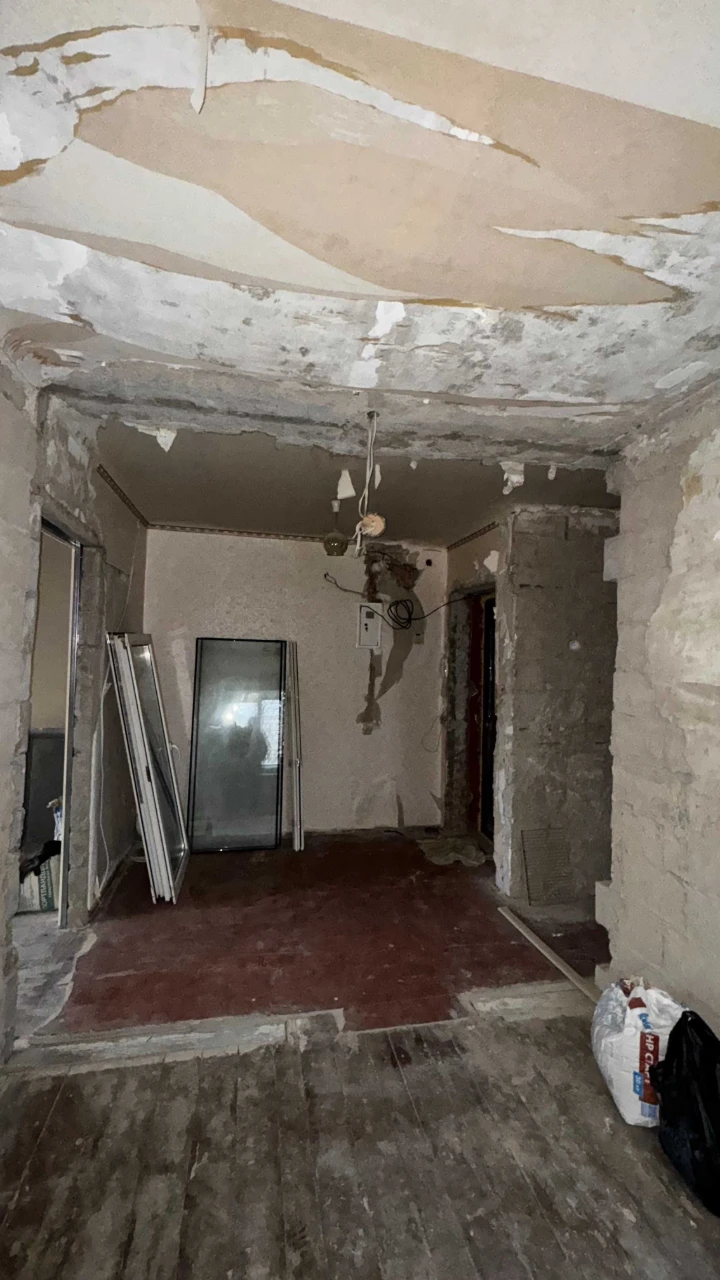 Selling a 3-room apartment in the center of Chuguev (for your unique renovation)