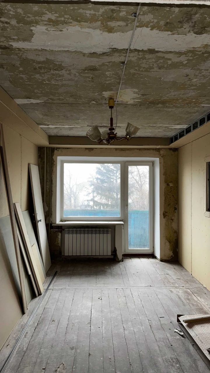 Selling a 3-room apartment in the center of Chuguev (for your unique renovation)