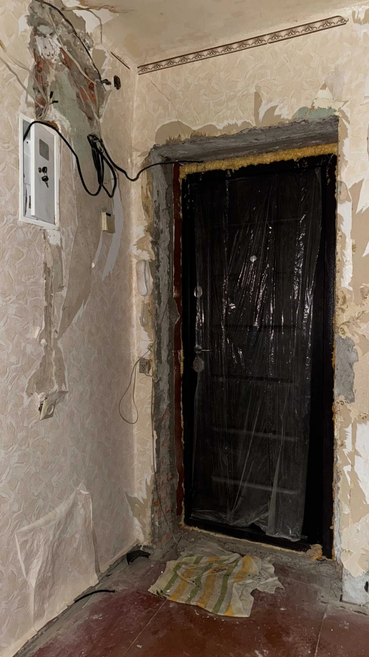 Selling a 3-room apartment in the center of Chuguev (for your unique renovation)