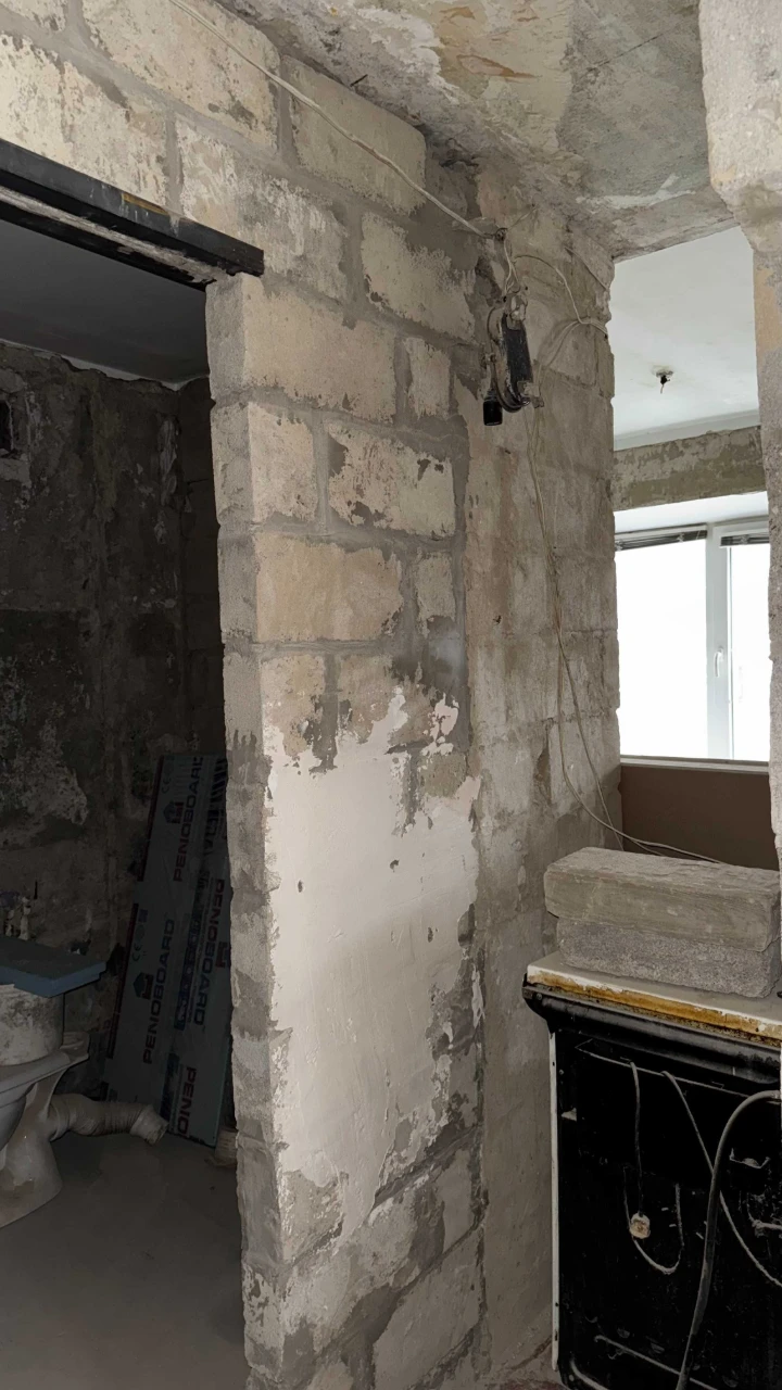 Selling a 3-room apartment in the center of Chuguev (for your unique renovation)