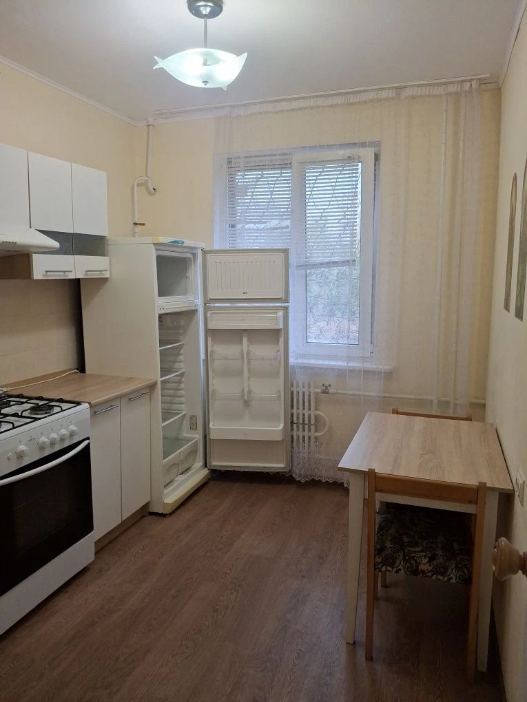 Продам 1этаж в Чугуеве 3х.ком кв.