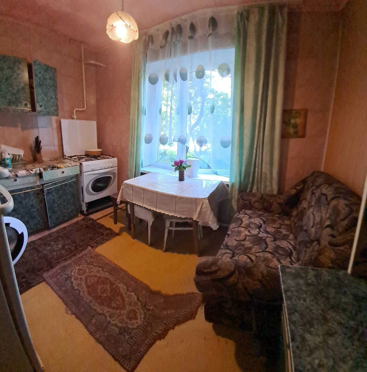 Продам 2-кімнатну  квартиру в Чугуєві