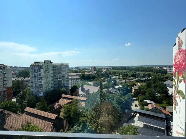 Apartment. Ivano-Frankivsk, Knyahynyn St., (Building 9)