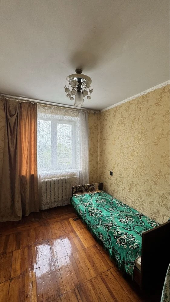 Продається 4-кімнатна квартира в центрі Чугуєва, 4 поверх
