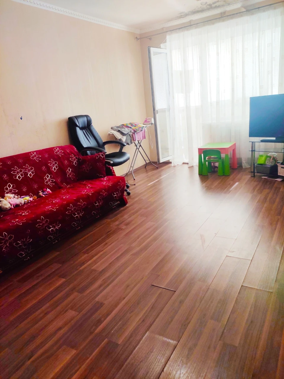 Продам 3 комнатную квартиру в центре Чугуева