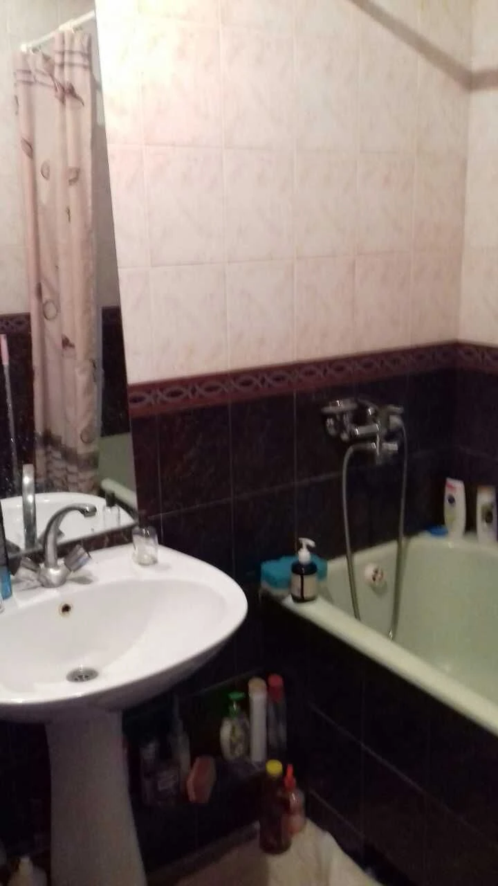 продам 3-х кварт. БЕЗ КОМИССИИ  в тихом центре Чугуева