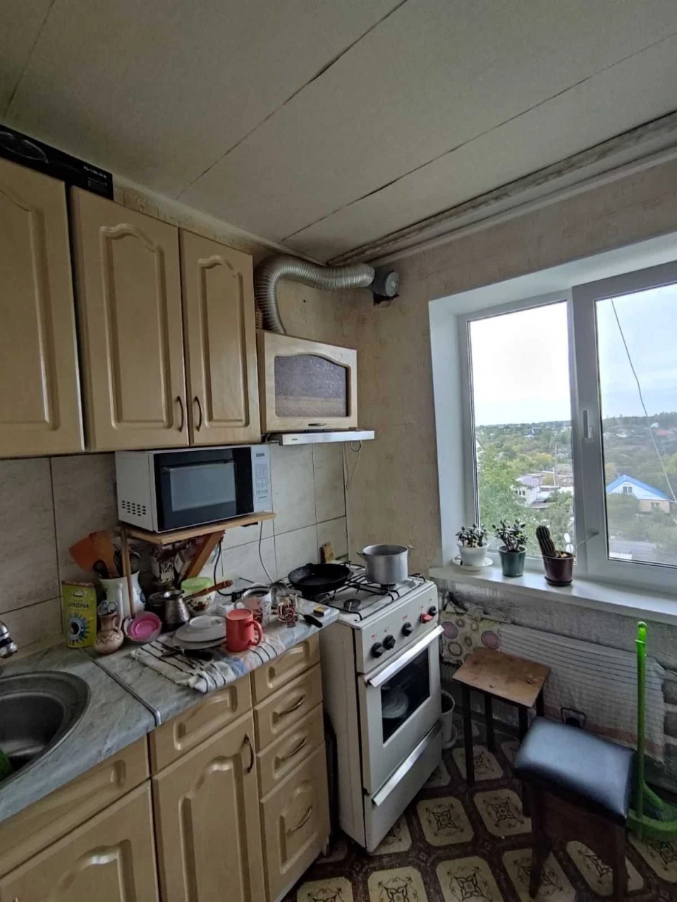 Selling 3-room apartment in the center of Chuhuyev