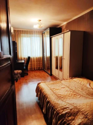 Продається двокімнатна квартира в центрі Чугоєва