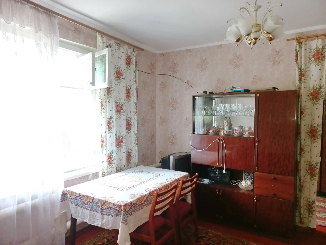 Продається 3-кімнатна квартира в Чугуєві з гаражем