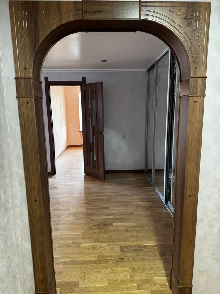 For sale: 3-bedroom apartment with modern renovation! City center
