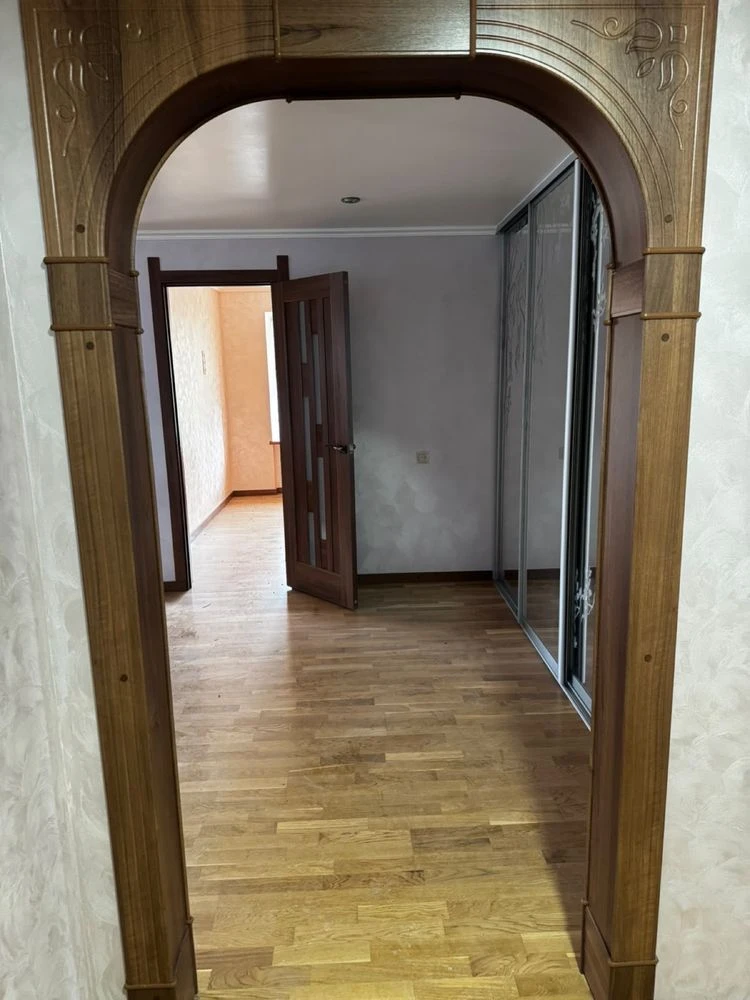 For sale: 3-bedroom apartment with modern renovation! City center