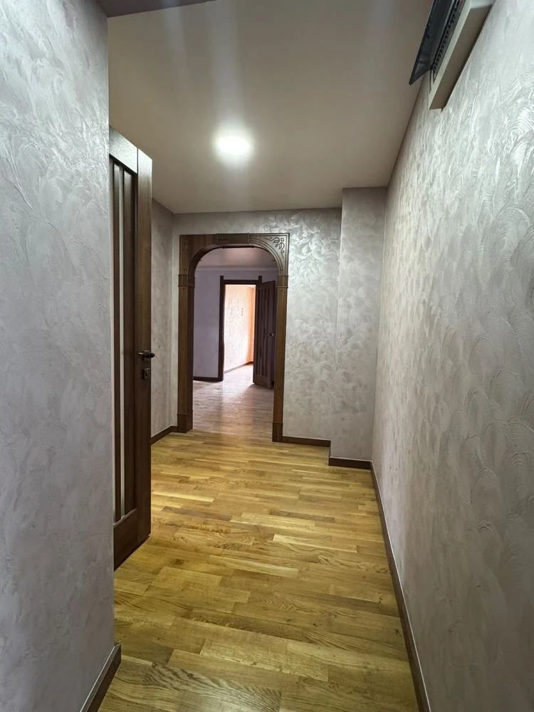 For sale: 3-bedroom apartment with modern renovation! City center