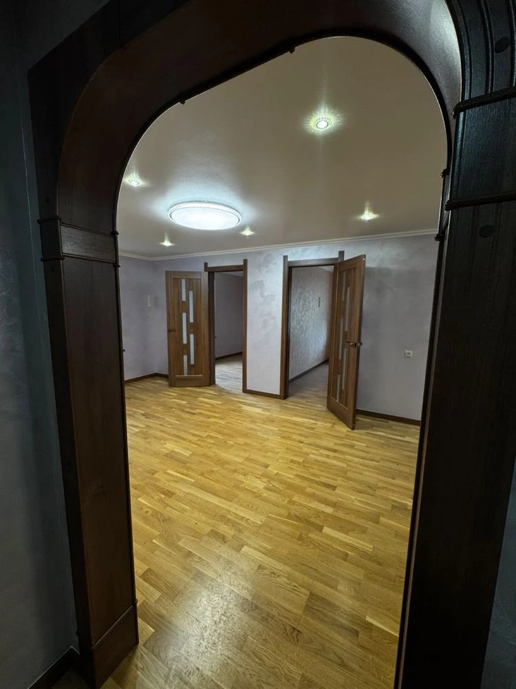 For sale: 3-bedroom apartment with modern renovation! City center