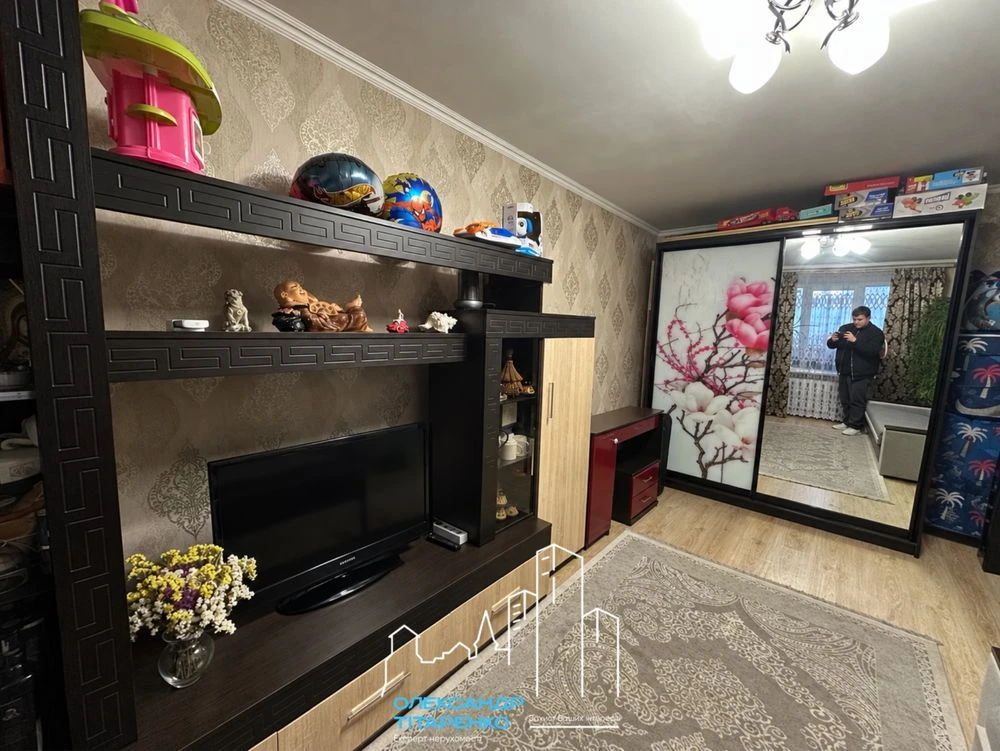 Продам двокімнатну квартиру в районі 3-ї школи!