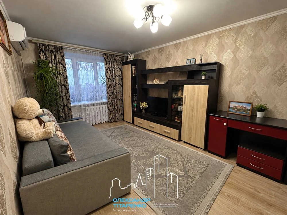 Продам двокімнатну квартиру в районі 3-ї школи!
